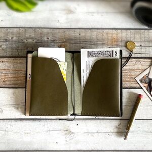 [BKx1.61] Portfolio Folder // Olive (Passport)